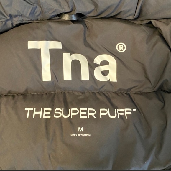 SOLD* Aritzia super puff shorty - Picture 2 of 5